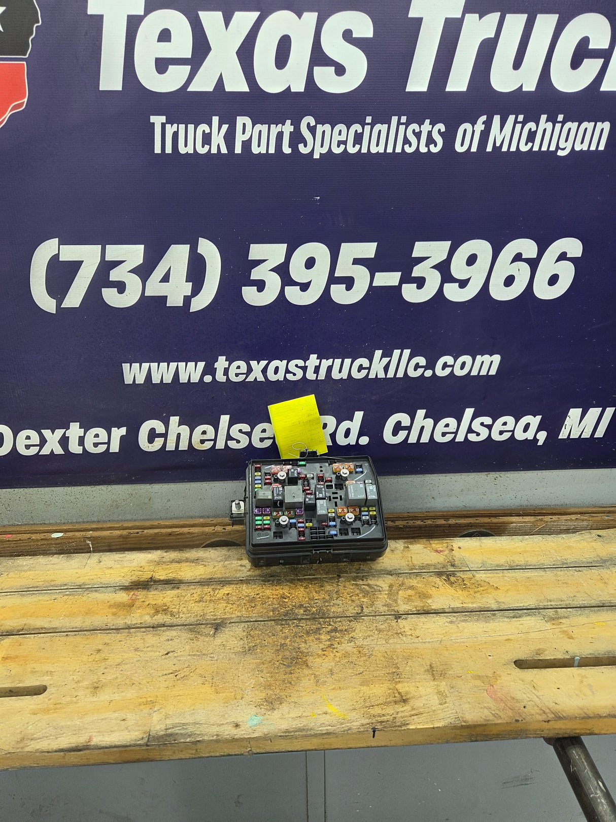 2022-2023 Chevrolet Silverado 1500 Engine Bay Fuse Box - 85561330