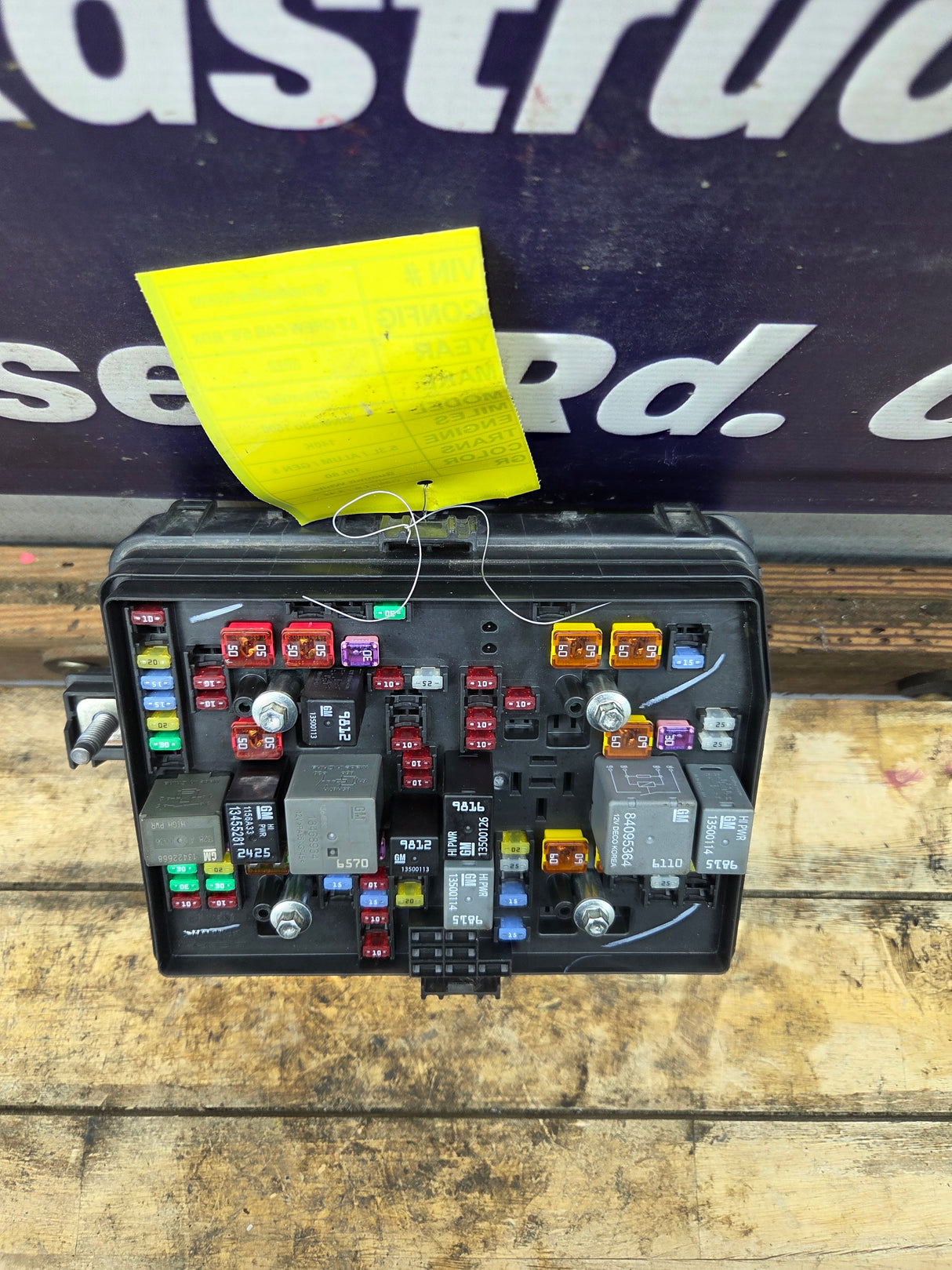 2022-2023 Chevrolet Silverado 1500 Engine Bay Fuse Box - 85561330