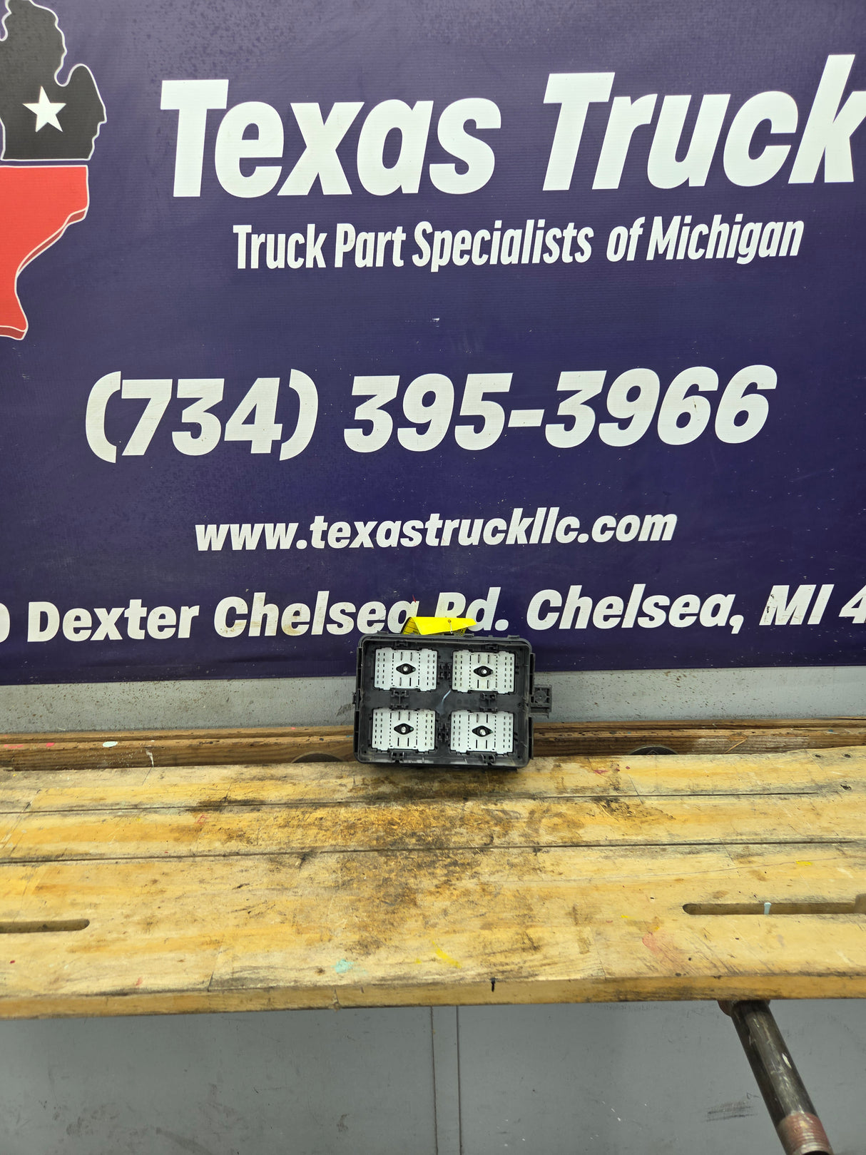 2022-2023 Chevrolet Silverado 1500 Engine Bay Fuse Box - 85561330