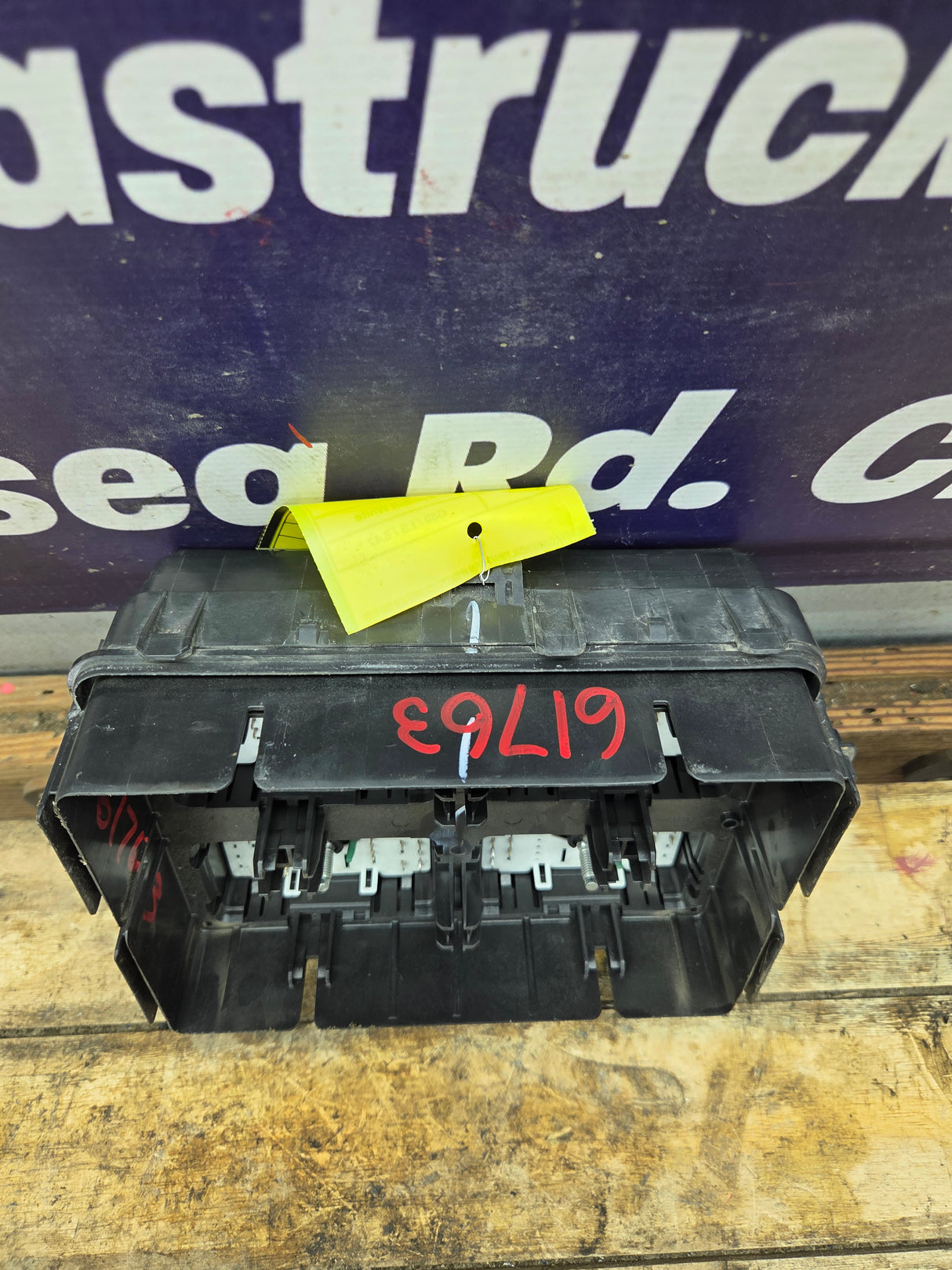 2022-2023 Chevrolet Silverado 1500 Engine Bay Fuse Box - 85561330