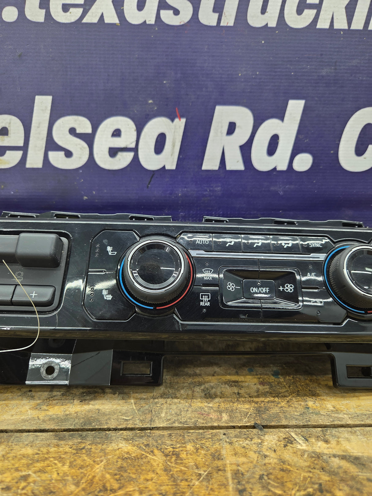 2022 Chevrolet Silverado 1500 HVAC Temperature / Climate Control unit - 86823770