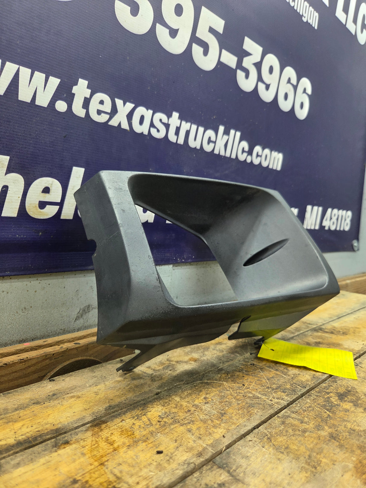 1999-2004 Ford Super Duty F250 F350 F450 F550 LH Driver Side Headlight Bezel Surround Trim Ring