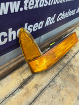 1999-2004 Ford Super Duty F250 F350 RH Passenger Side OEM Turn Signal Parking Light Assembly