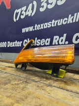 1999-2004 Ford Super Duty F250 F350 RH Passenger Side OEM Turn Signal Parking Light Assembly