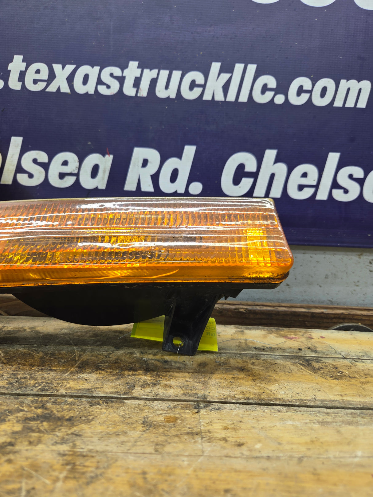 1999-2004 Ford Super Duty F250 F350 RH Passenger Side OEM Turn Signal Parking Light Assembly