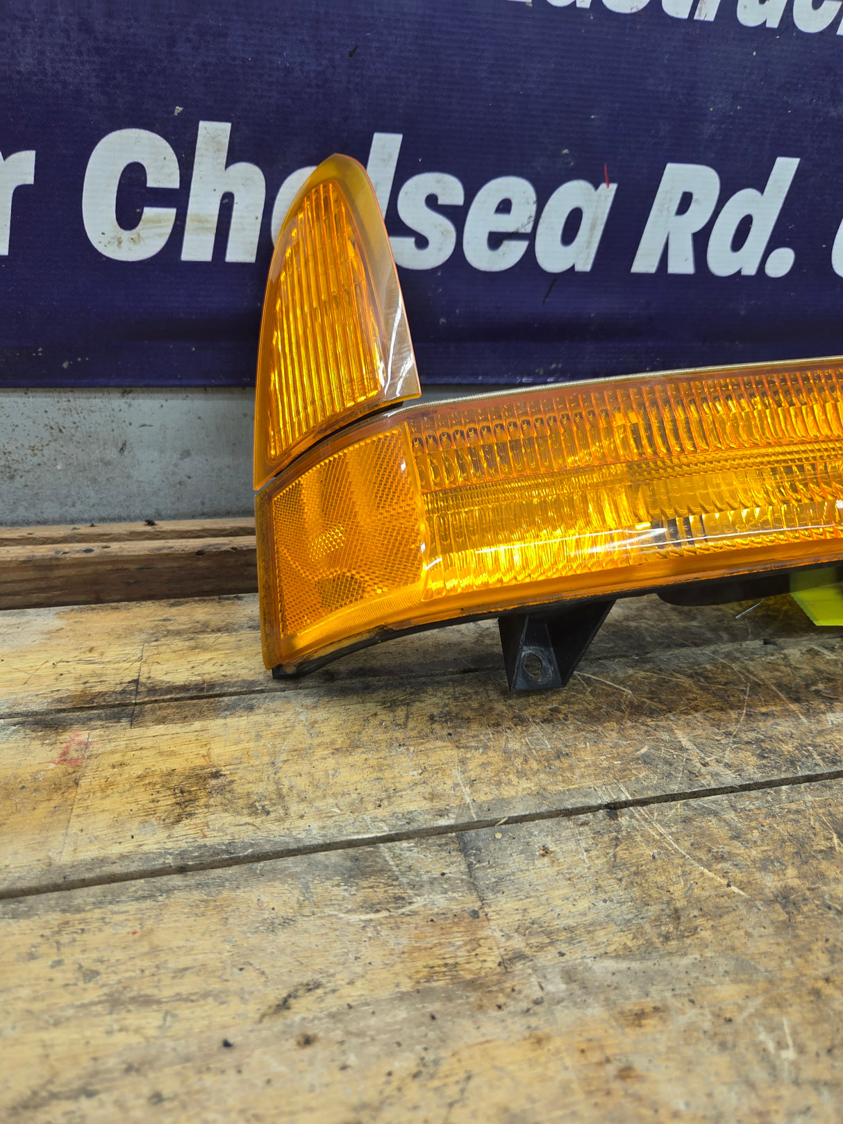1999-2004 Ford Super Duty F250 F350 RH Passenger Side OEM Turn Signal Parking Light Assembly