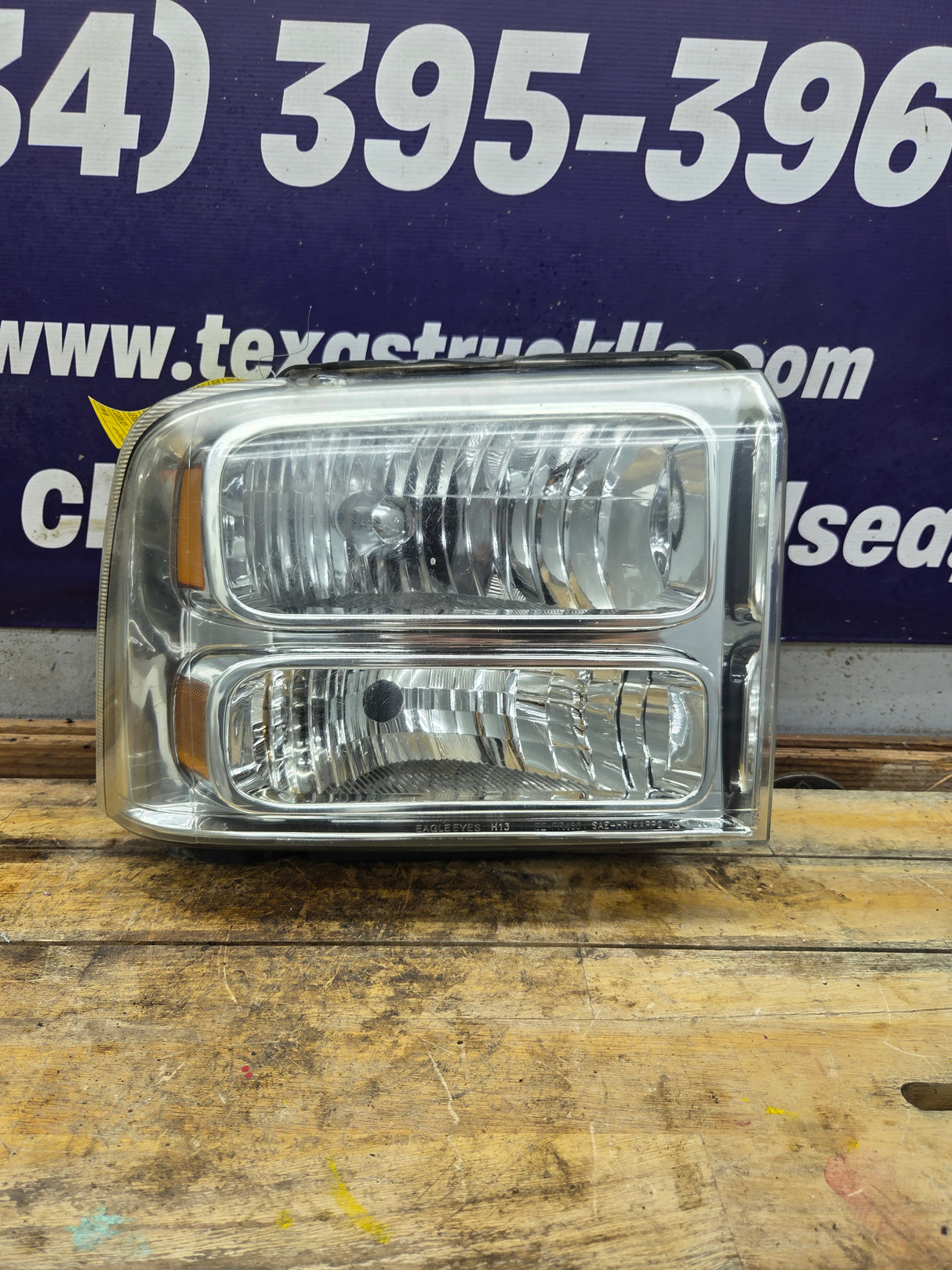 2005-2007 Ford Super Duty F250 F350 F450 F550 RH Passenger Side Composite Head Light