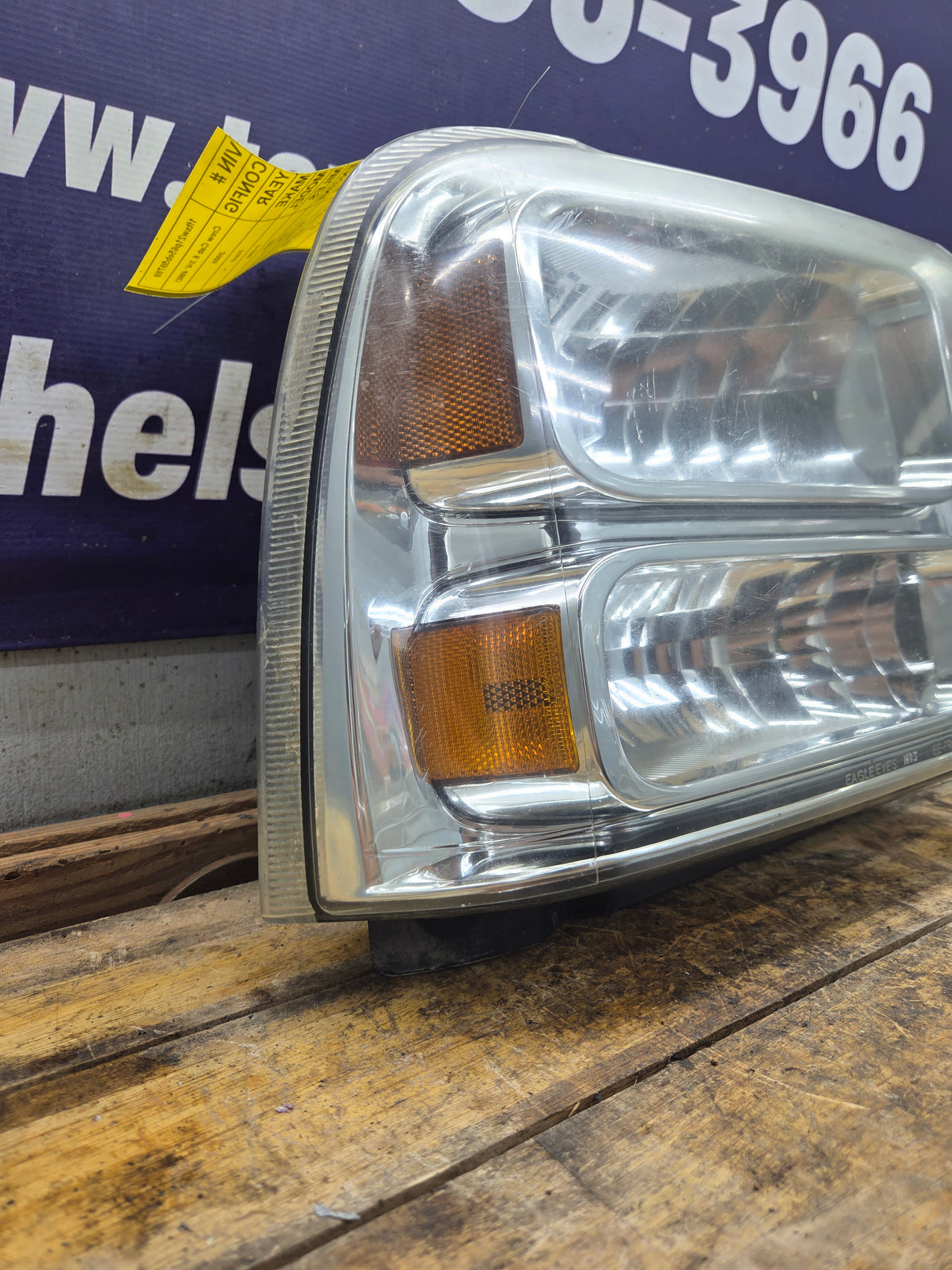 2005-2007 Ford Super Duty F250 F350 F450 F550 RH Passenger Side Composite Head Light