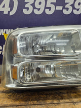 2005-2007 Ford Super Duty F250 F350 F450 F550 RH Passenger Side Composite Head Light