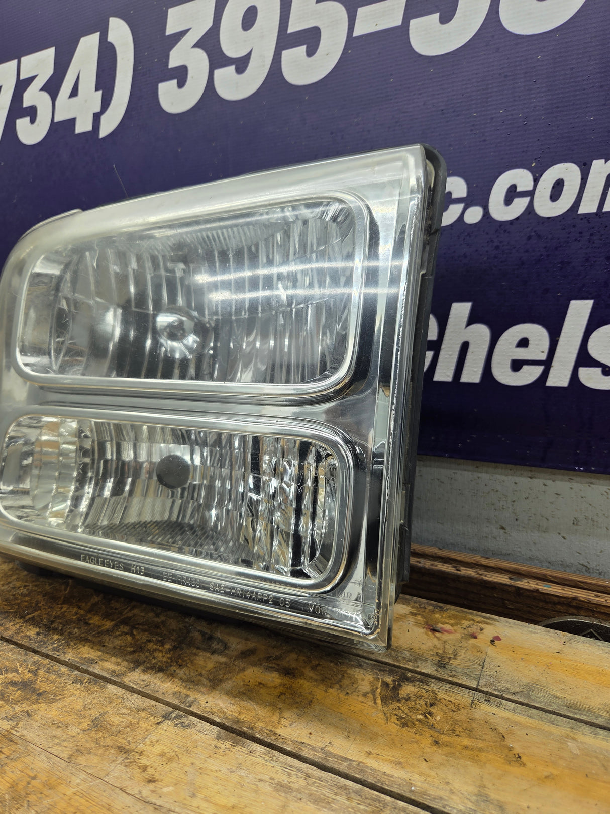 2005-2007 Ford Super Duty F250 F350 F450 F550 RH Passenger Side Composite Head Light