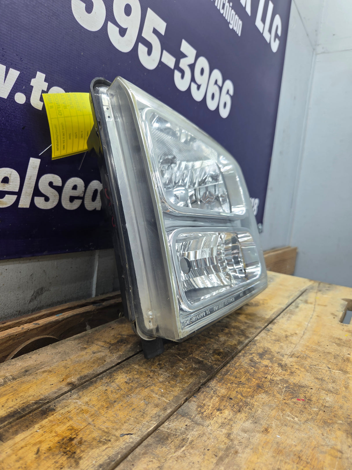 2005-2007 Ford Super Duty F250 F350 F450 F550 LH Left Driver Side Composite Head Light 5C34-13006-A