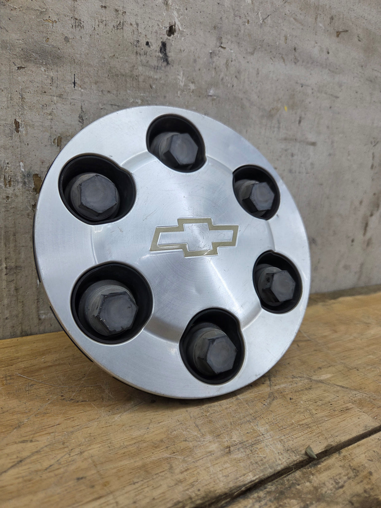 2004-2007 Chevrolet Silverado 1500 Tahoe Suburban 17" Wheel Center Hub Cap 9594520