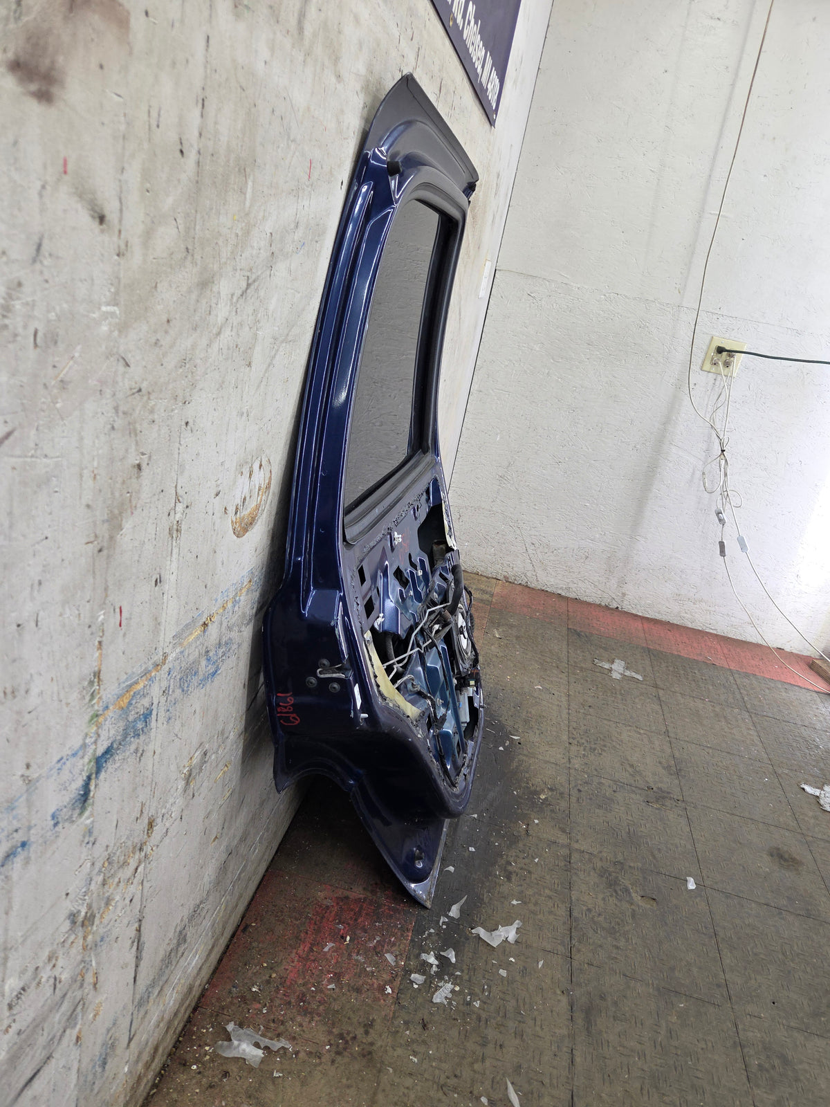 2001-2006 Chevrolet Tahoe / GMC Yukon 1500 2500HD Rear Driver Side Rear Door LH