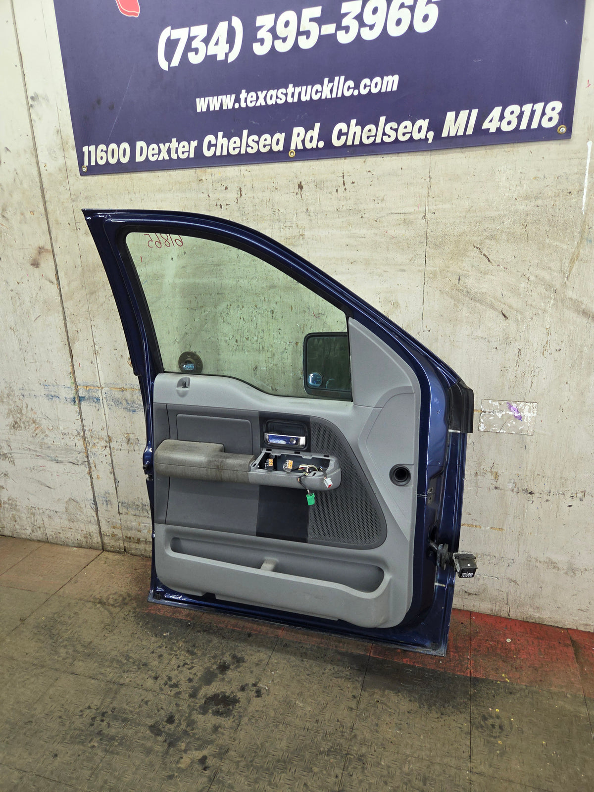 2004-2008 Ford F150 Crew Cab Driver Side Front Door LH