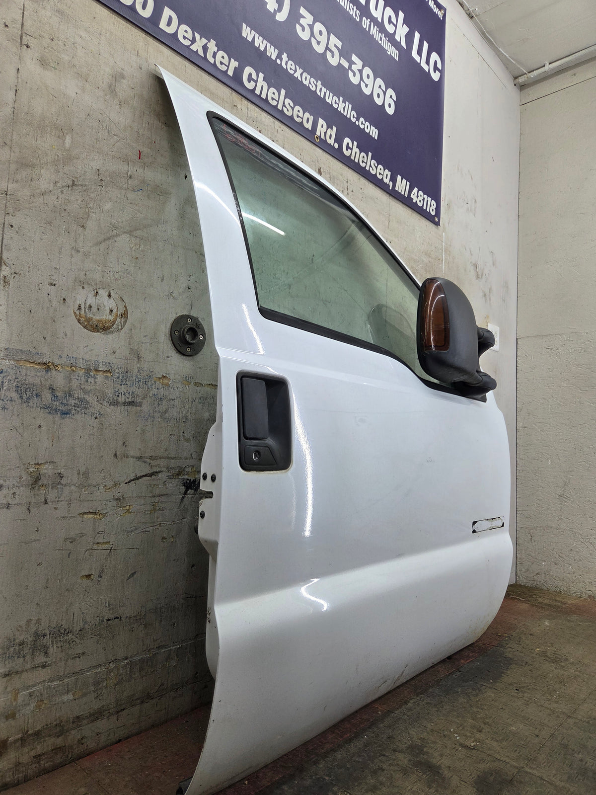 1999-2007 Ford Super Duty RH Passenger Side Front Door F250 F350 F450 F550