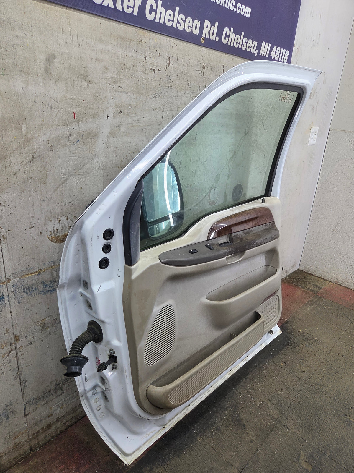 1999-2007 Ford Super Duty RH Passenger Side Front Door F250 F350 F450 F550