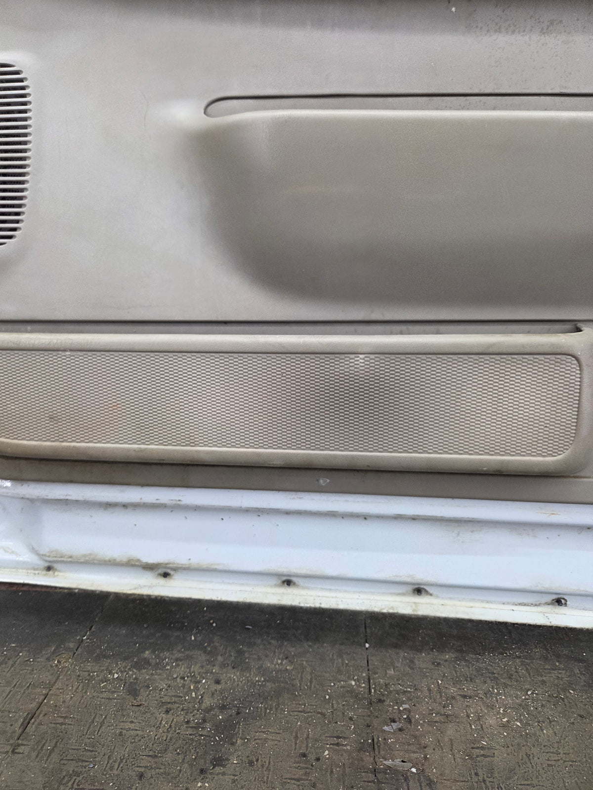 1999-2007 Ford Super Duty RH Passenger Side Front Door F250 F350 F450 F550