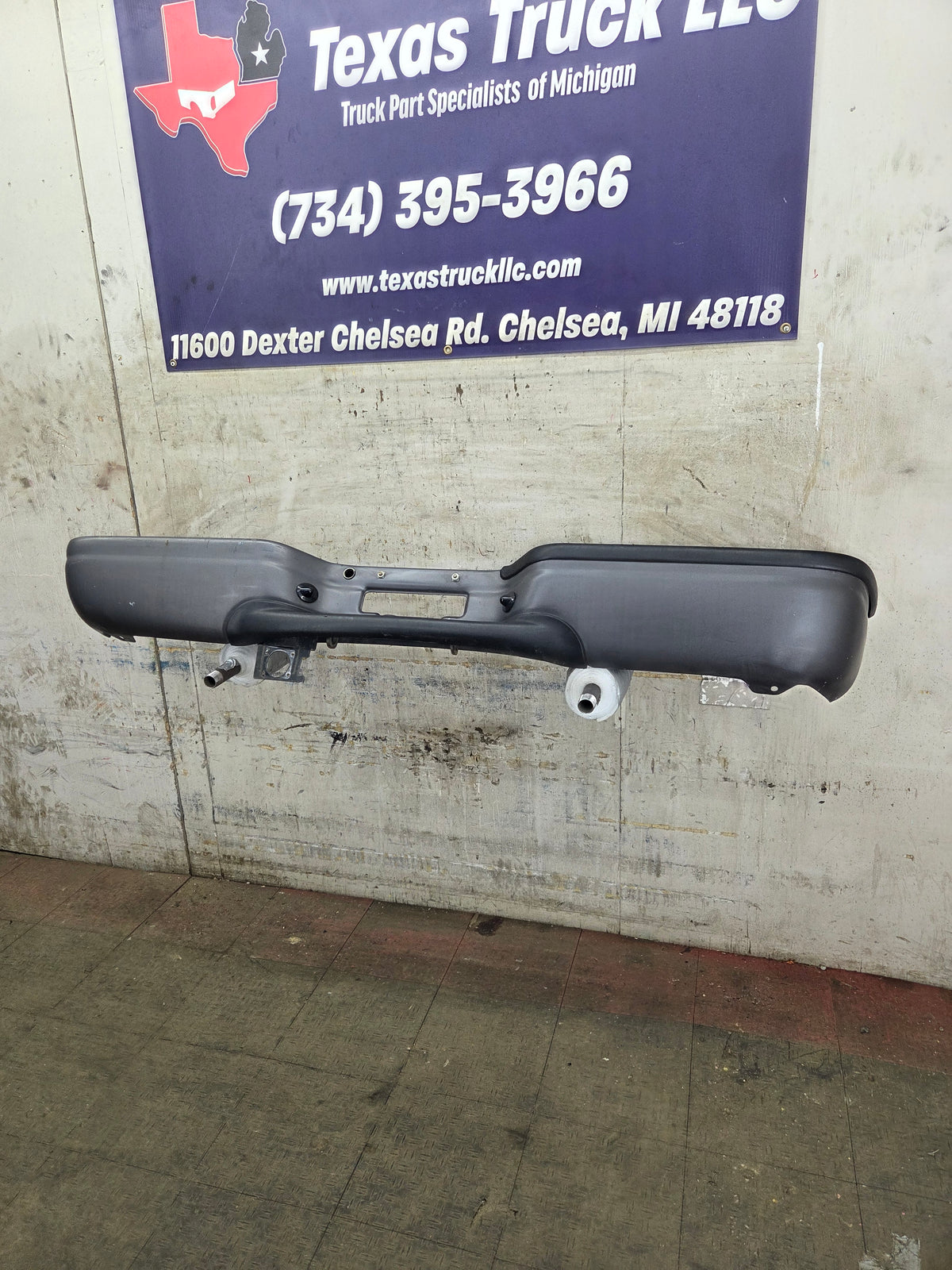 1999-2007 Ford Super Duty F250 F350 F450 F550 Rear Bumper
