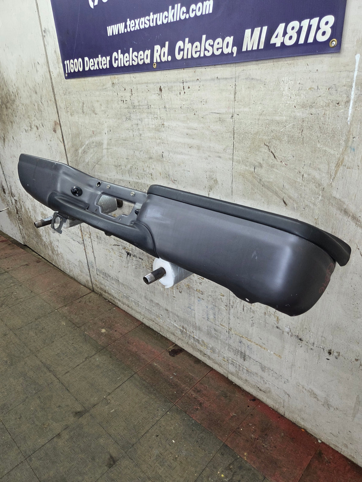 1999-2007 Ford Super Duty F250 F350 F450 F550 Rear Bumper