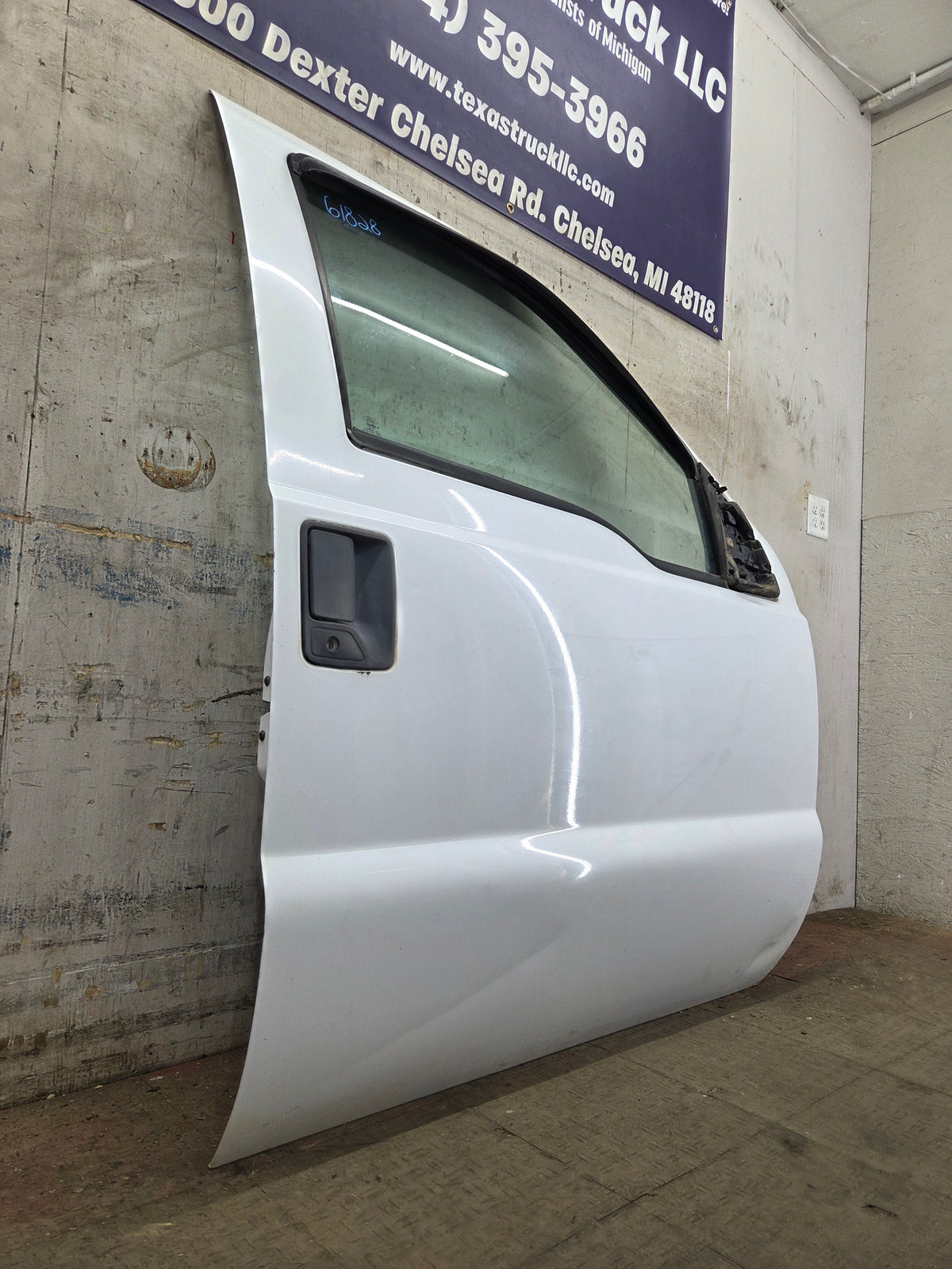 2012-2016 Ford Super Duty RH Passenger Side Front Door F250 F350 F450 F550