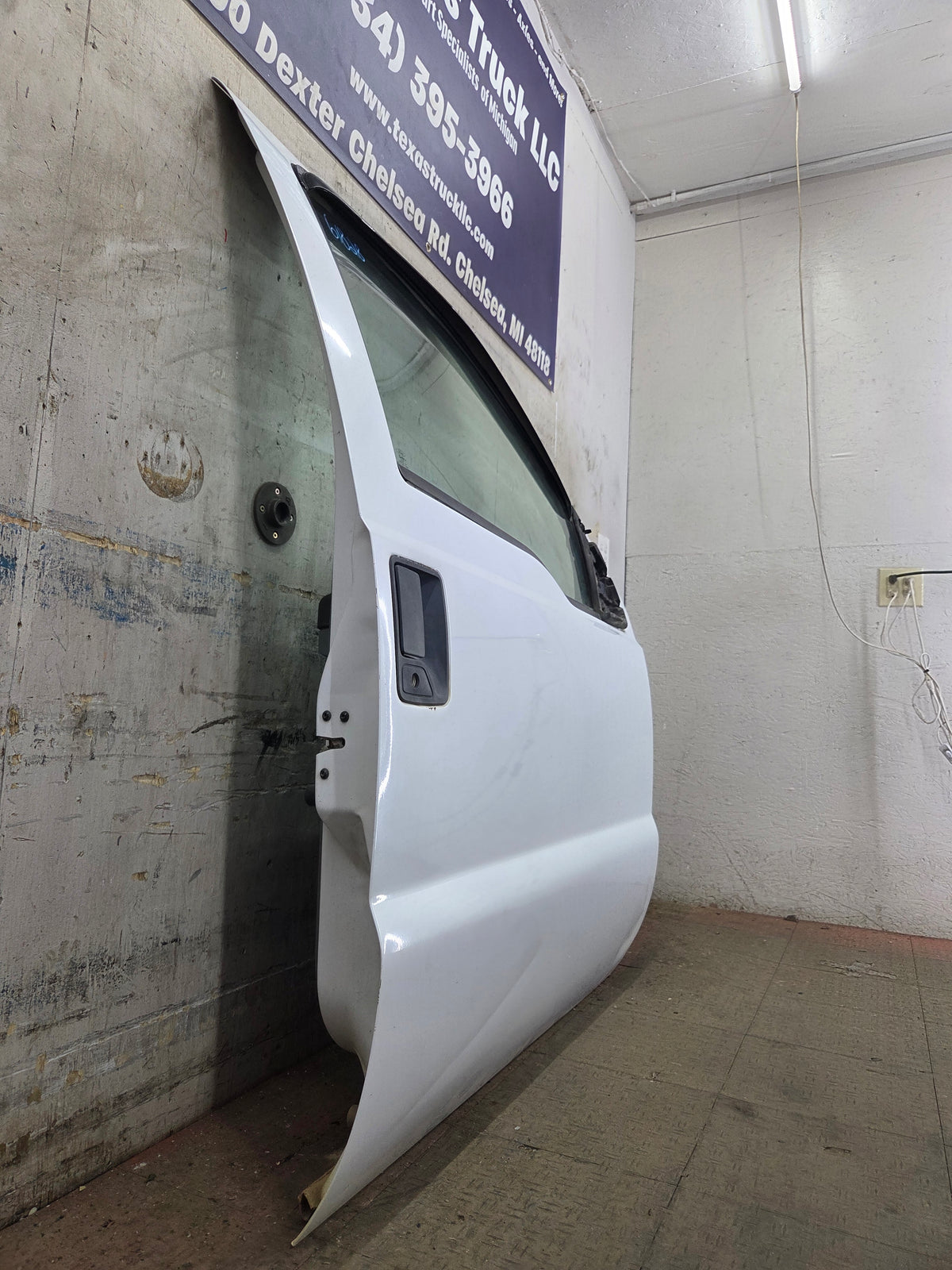 2012-2016 Ford Super Duty RH Passenger Side Front Door F250 F350 F450 F550