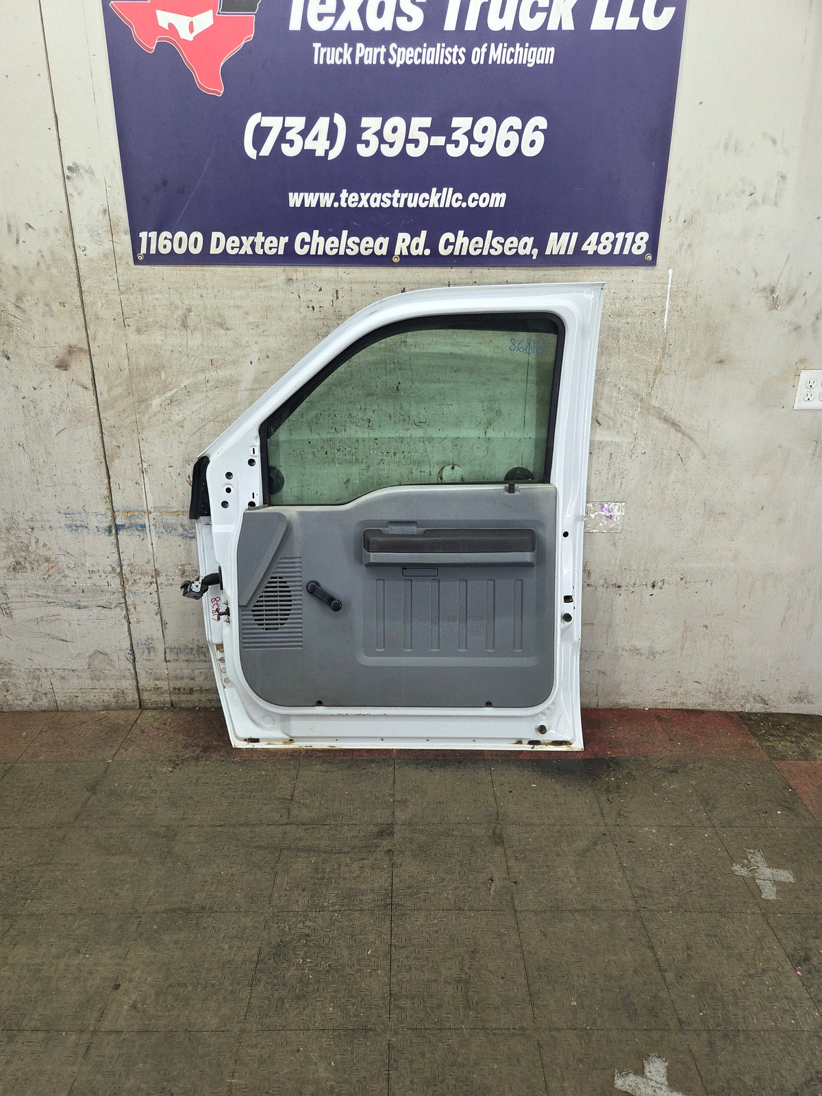 2012-2016 Ford Super Duty RH Passenger Side Front Door F250 F350 F450 F550
