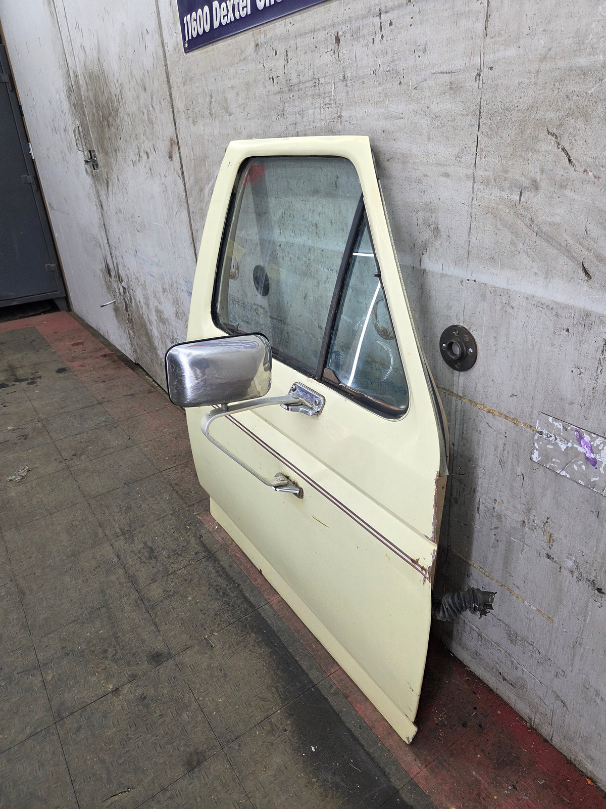 1980-1986 Ford F Series F250 F350 F450 F550 Passenger Side Front Door RH