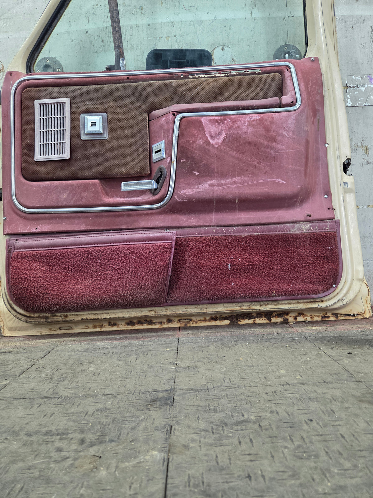 1980-1986 Ford F Series F250 F350 F450 F550 Passenger Side Front Door RH