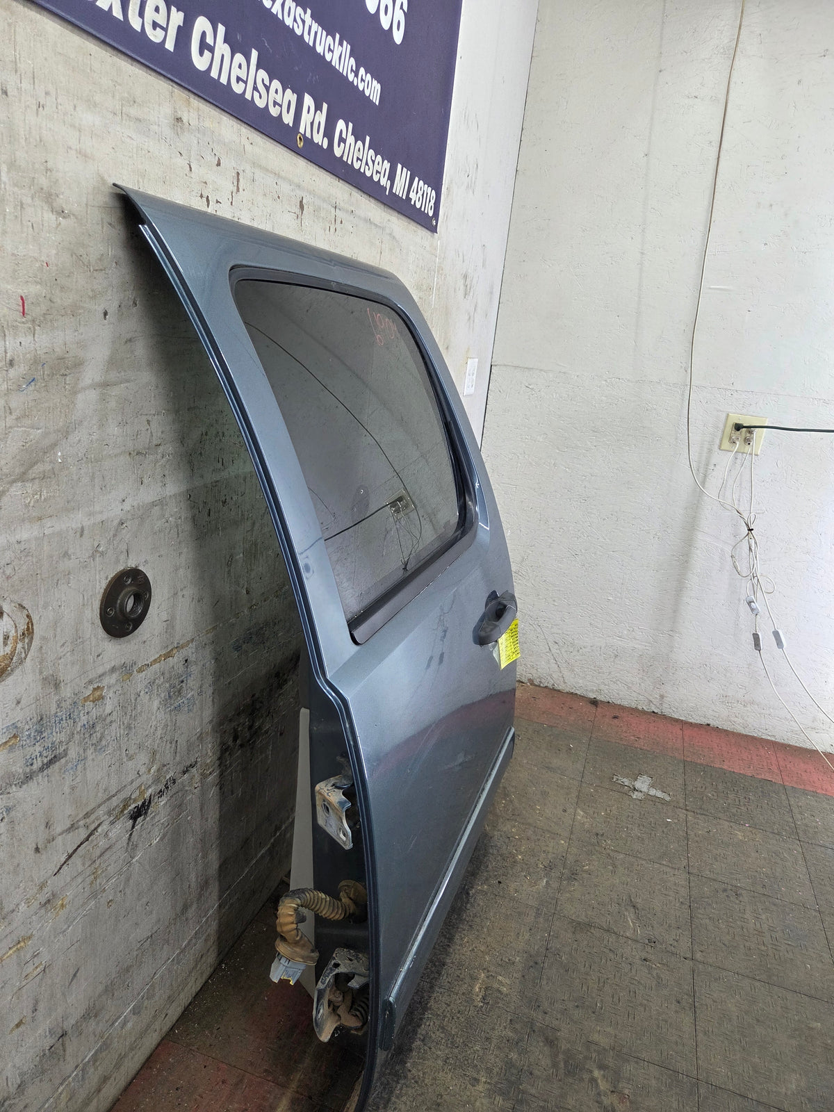2007-2013 Chevrolet Silverado / GMC Sierra 1500 2500 3500 HD Crew Cab LH Driver Side Rear Door