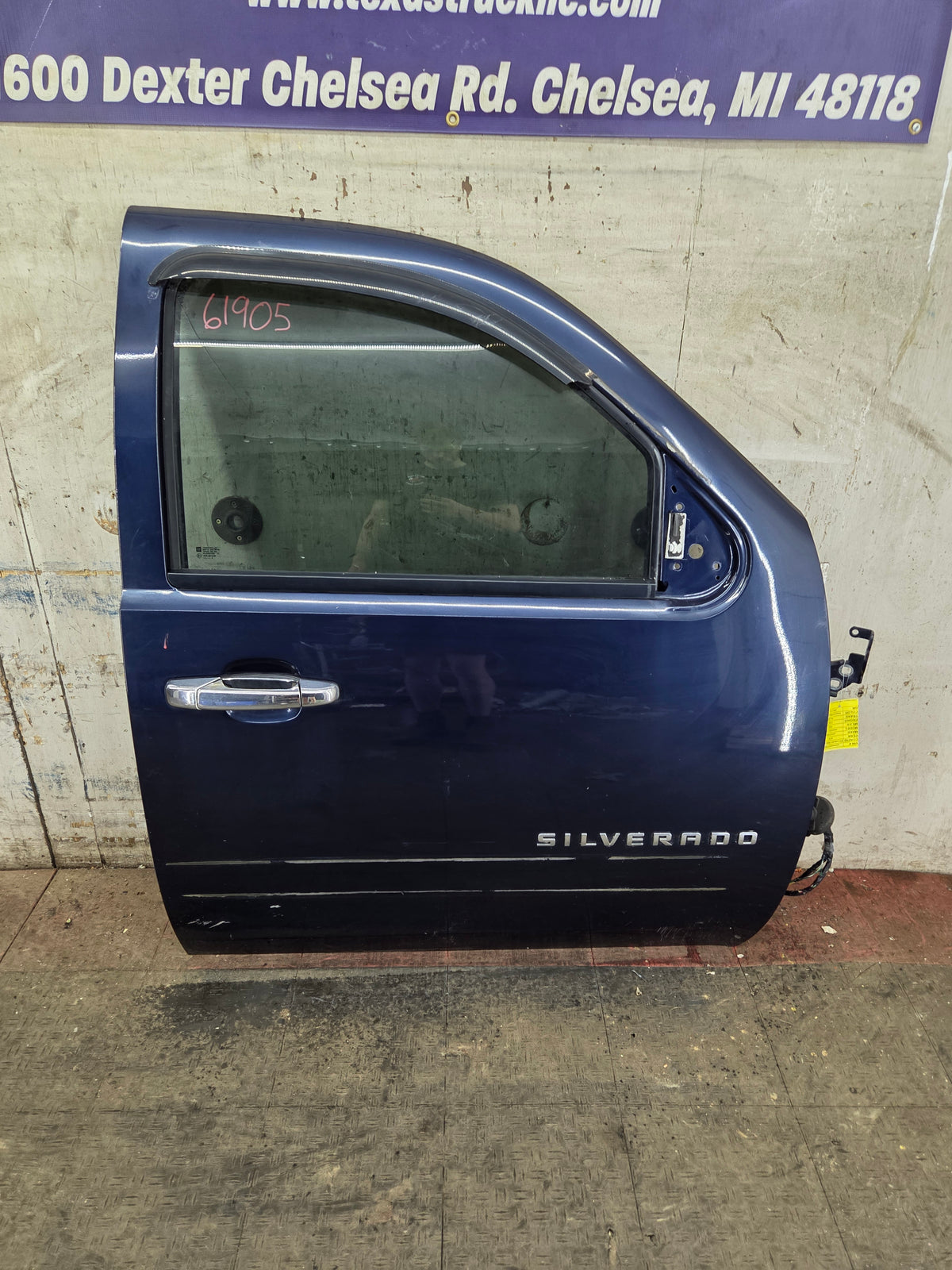 2007-2013 Chevrolet Silverado / GMC Sierra 1500 2500 3500 HD RH Front Passenger Side Door
