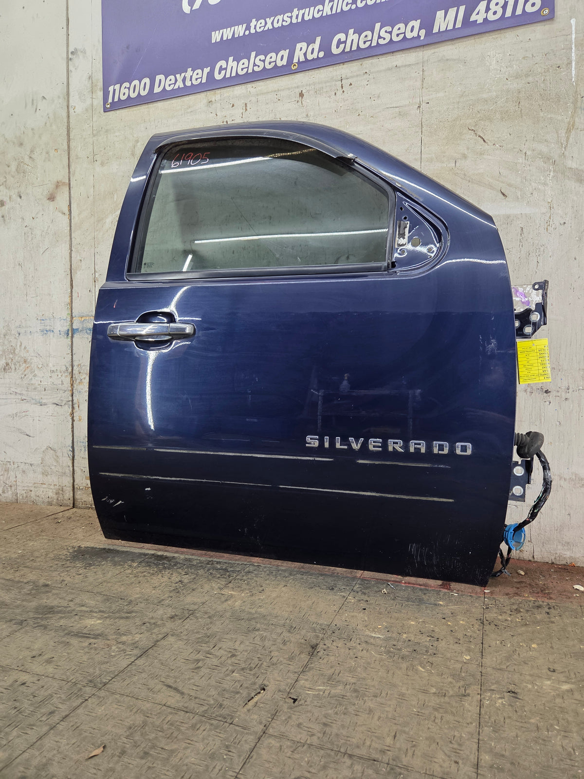 2007-2013 Chevrolet Silverado / GMC Sierra 1500 2500 3500 HD RH Front Passenger Side Door