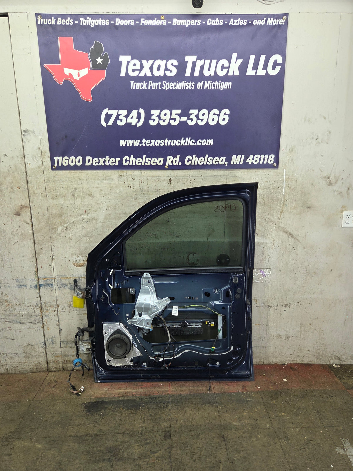 2007-2013 Chevrolet Silverado / GMC Sierra 1500 2500 3500 HD RH Front Passenger Side Door