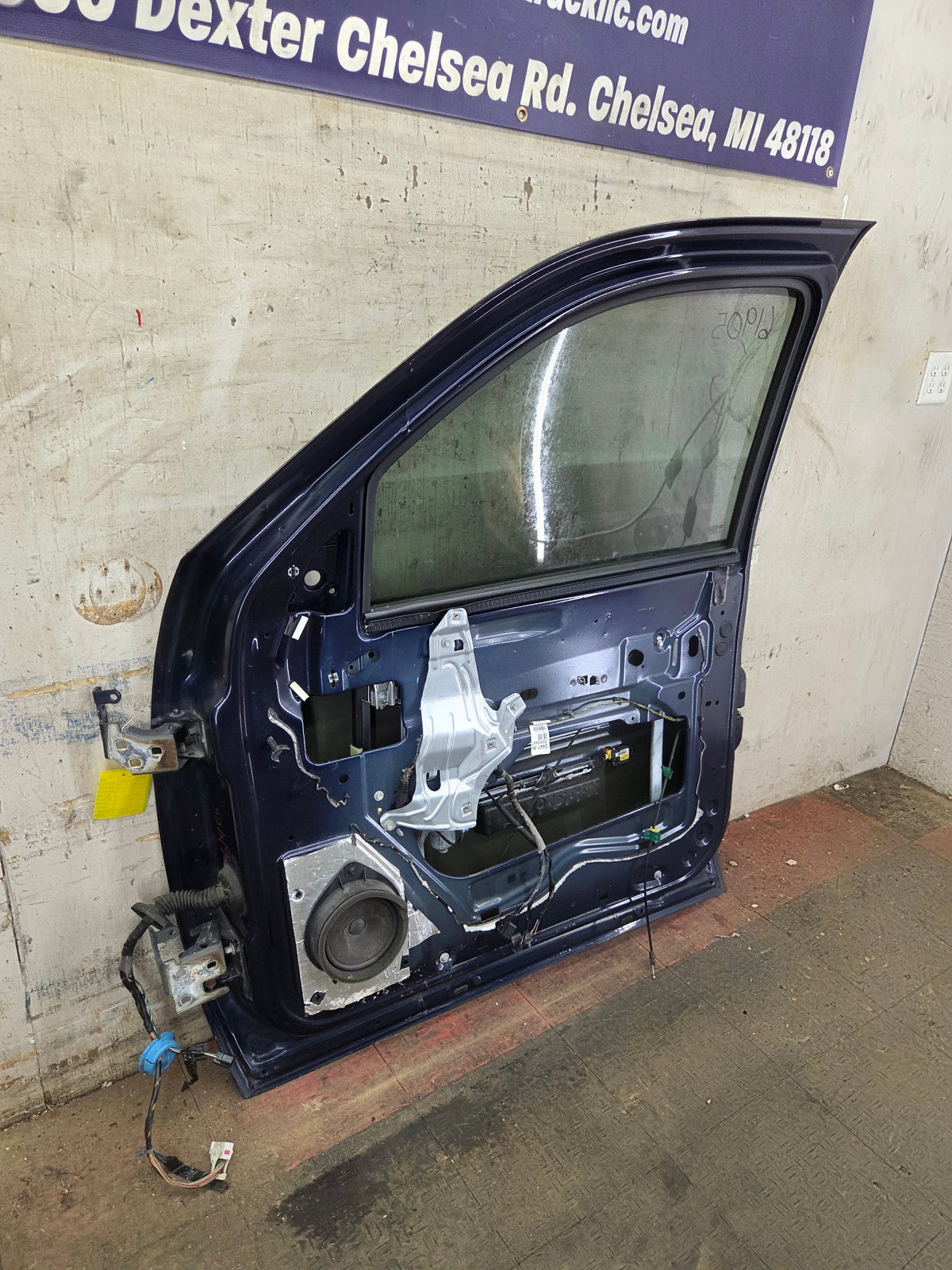 2007-2013 Chevrolet Silverado / GMC Sierra 1500 2500 3500 HD RH Front Passenger Side Door