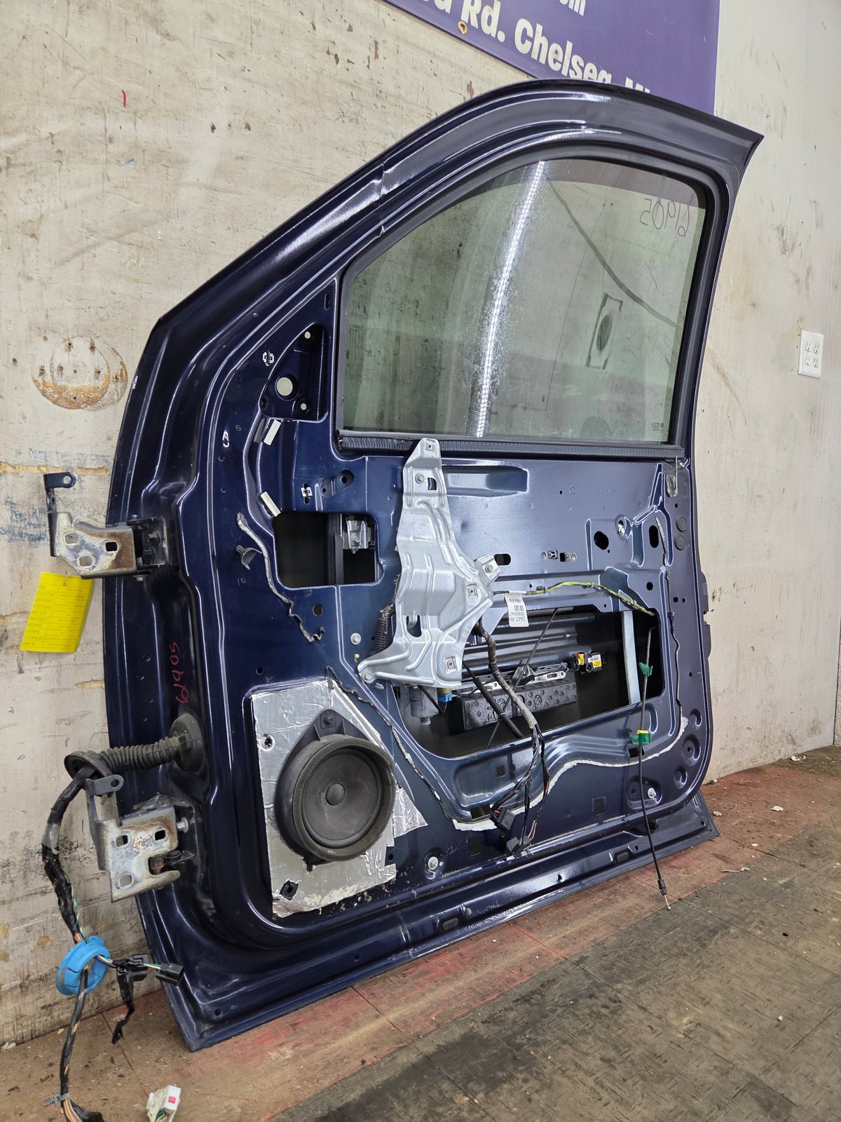 2007-2013 Chevrolet Silverado / GMC Sierra 1500 2500 3500 HD RH Front Passenger Side Door
