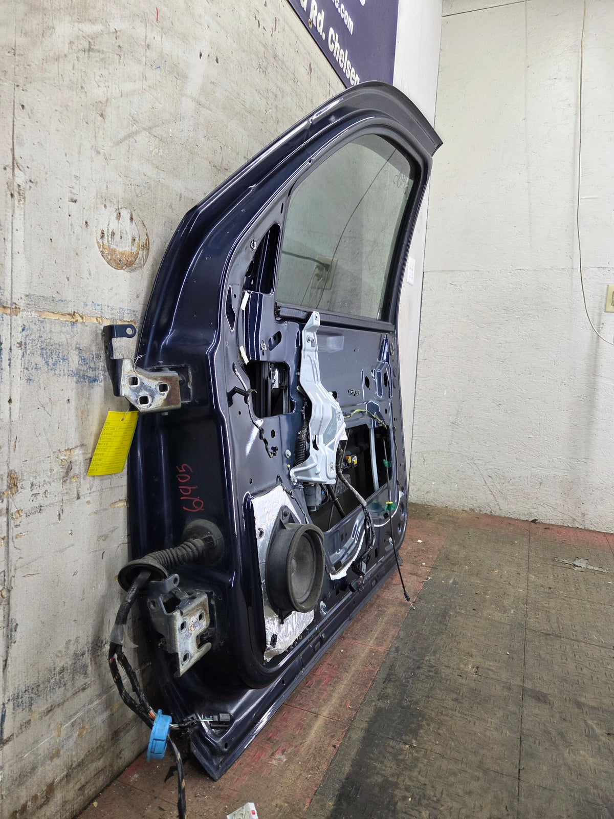 2007-2013 Chevrolet Silverado / GMC Sierra 1500 2500 3500 HD RH Front Passenger Side Door