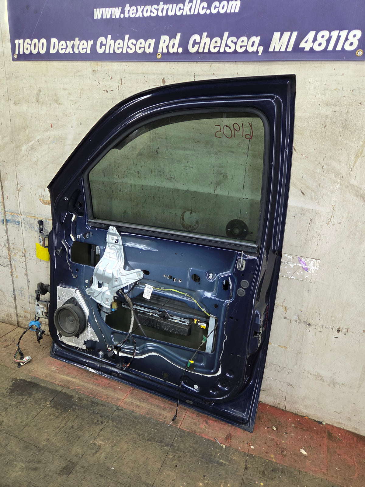 2007-2013 Chevrolet Silverado / GMC Sierra 1500 2500 3500 HD RH Front Passenger Side Door