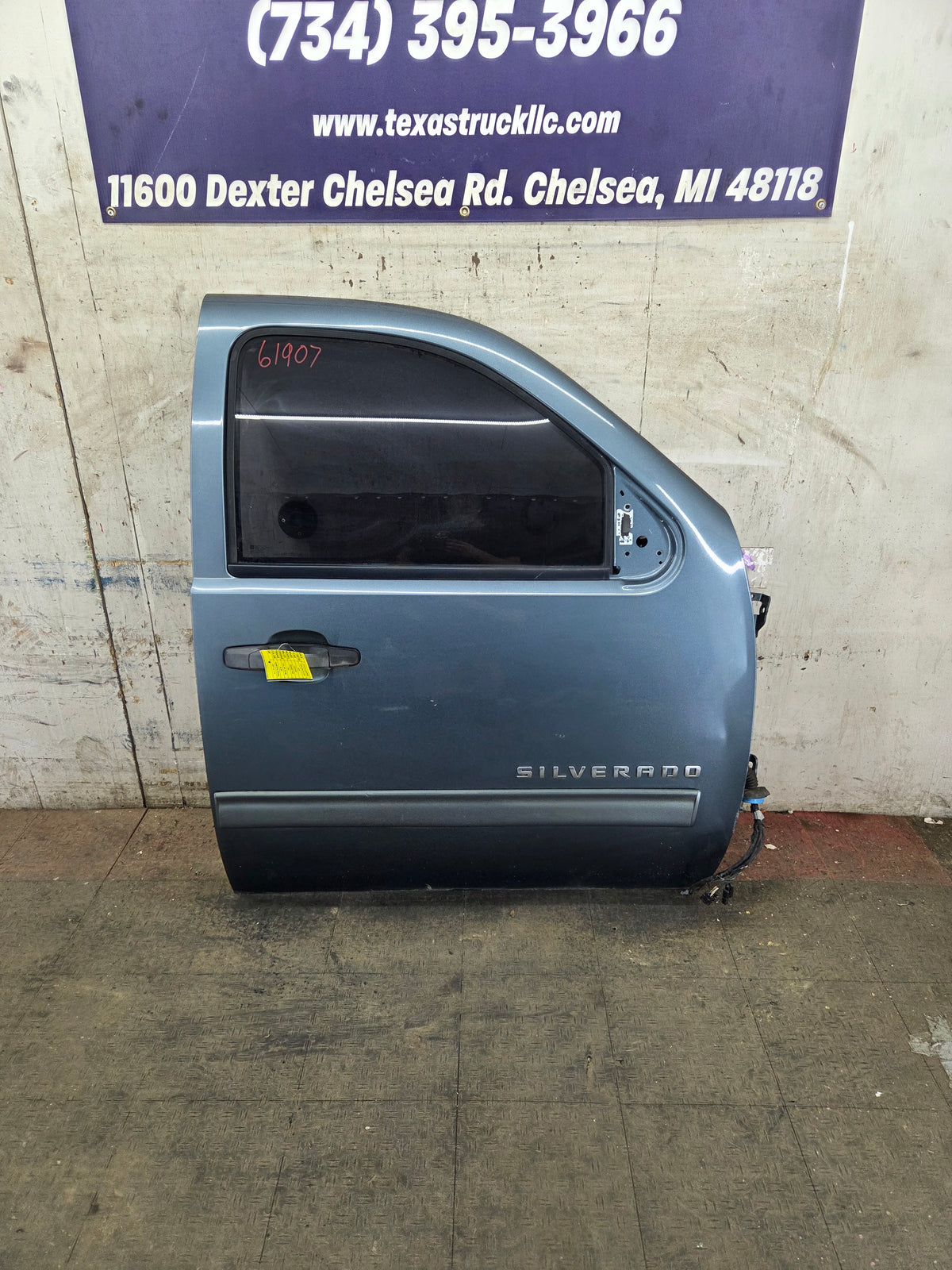 2007-2013 Chevrolet Silverado / GMC Sierra 1500 2500 3500 HD RH Front Passenger Side Door