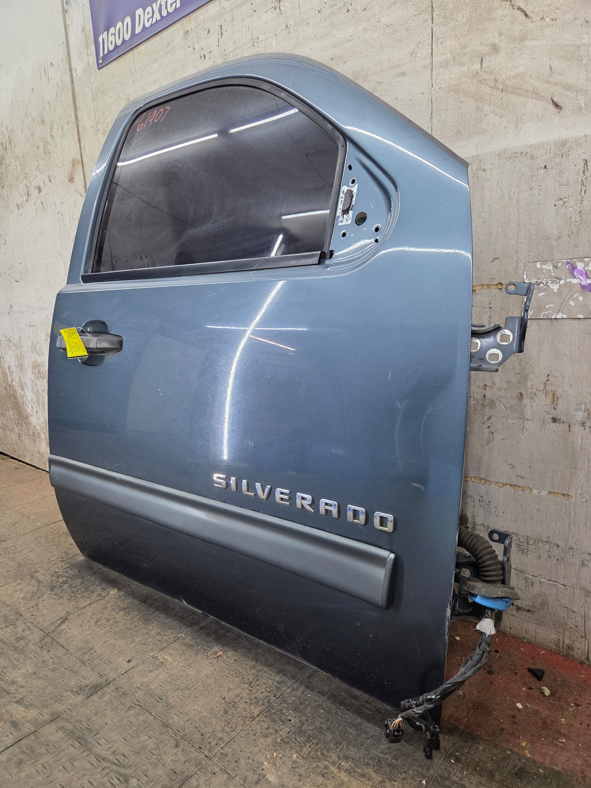 2007-2013 Chevrolet Silverado / GMC Sierra 1500 2500 3500 HD RH Front Passenger Side Door