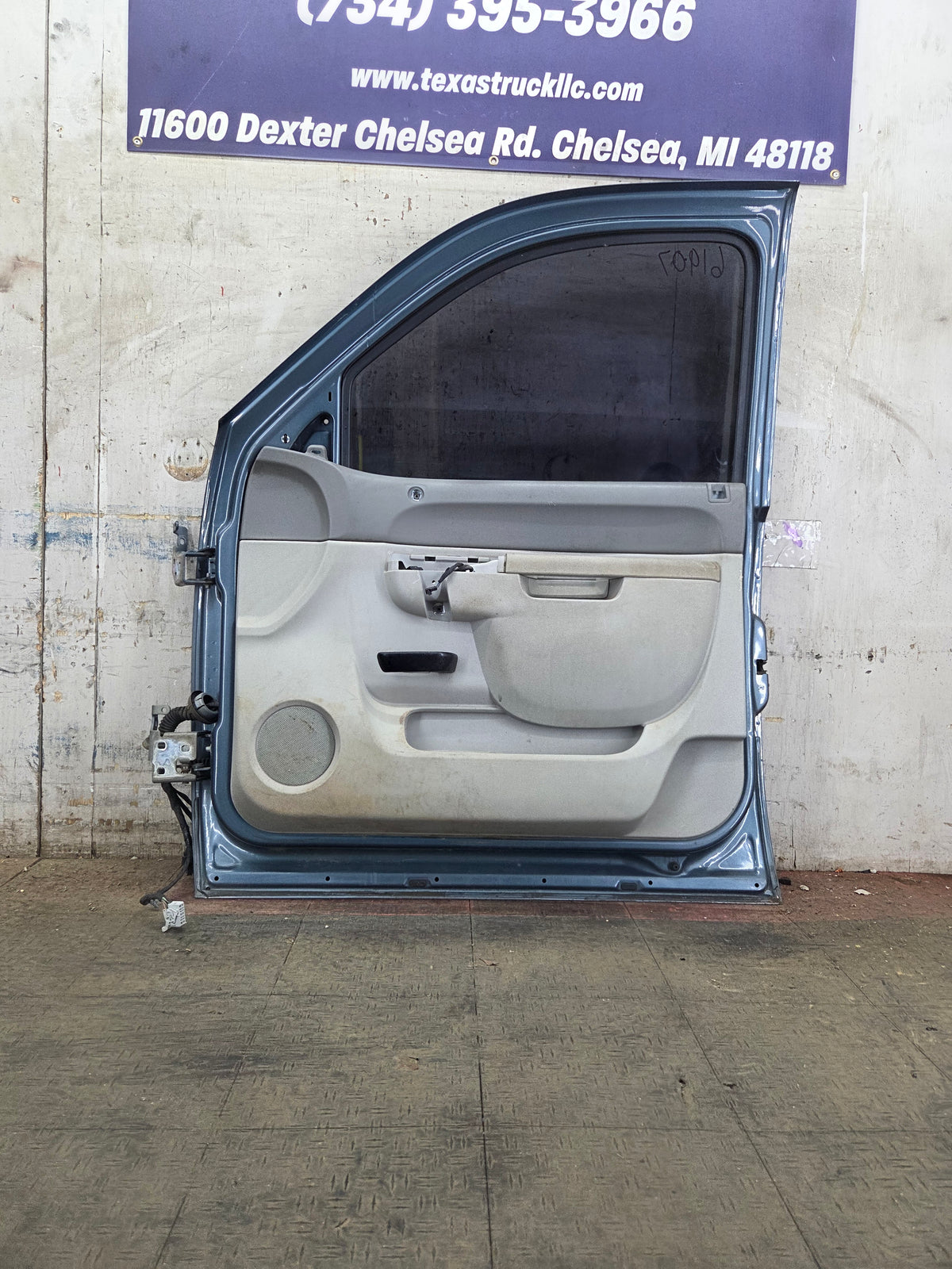 2007-2013 Chevrolet Silverado / GMC Sierra 1500 2500 3500 HD RH Front Passenger Side Door