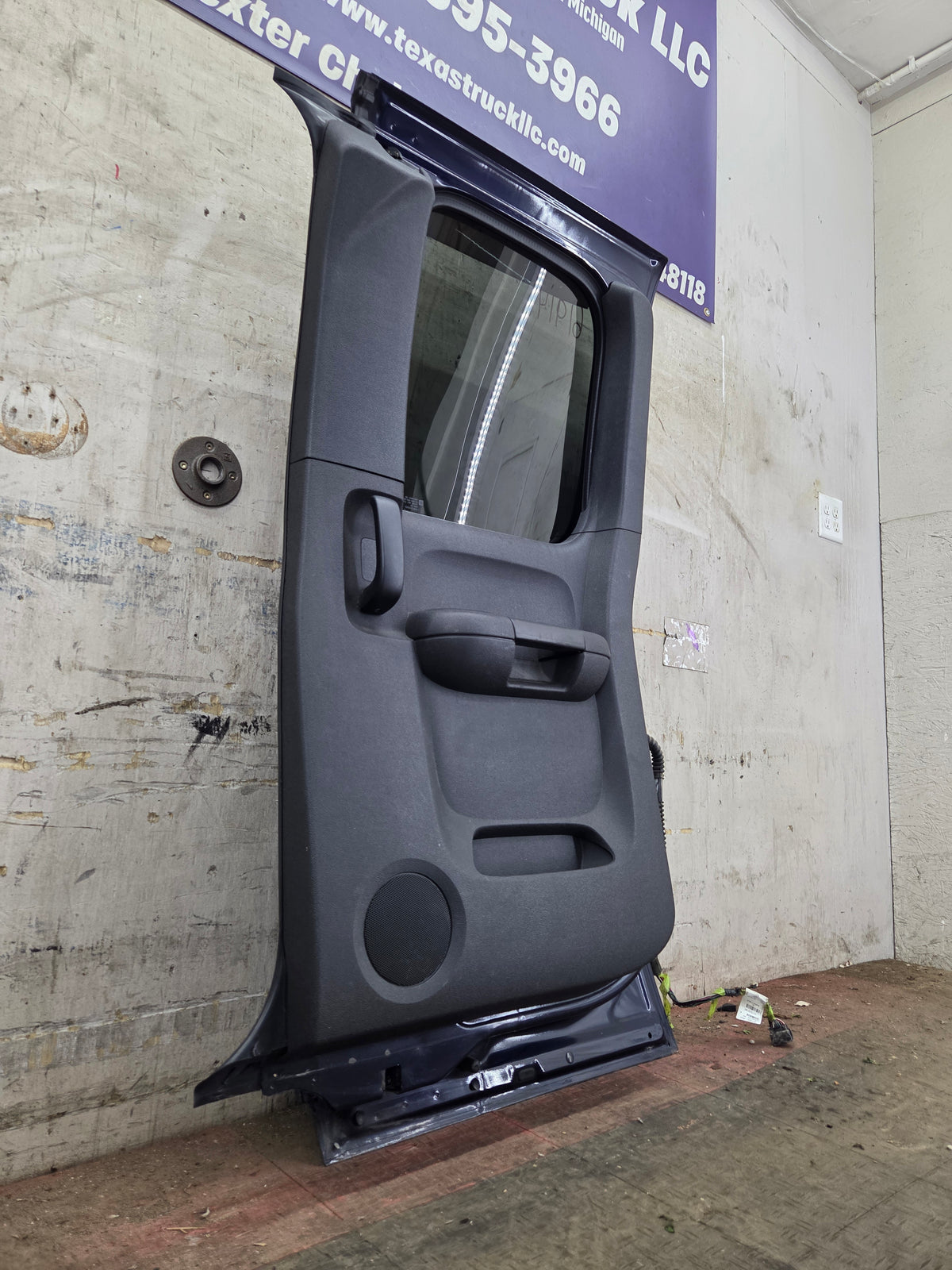 2007-2013 Chevrolet Silverado / GMC Sierra 1500 2500 3500 HD Passenger side Extended Cab RH Rear Door