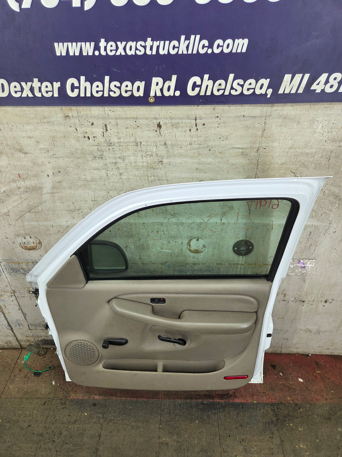 1999-2006 Chevrolet Silverado / GMC Sierra 1500 2500 3500 HD Front Passenger side Door RH