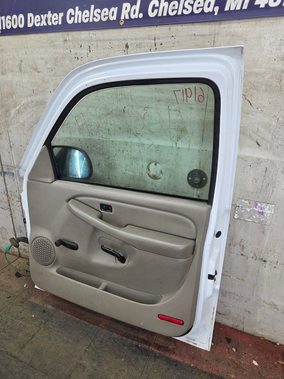 1999-2006 Chevrolet Silverado / GMC Sierra 1500 2500 3500 HD Front Passenger side Door RH