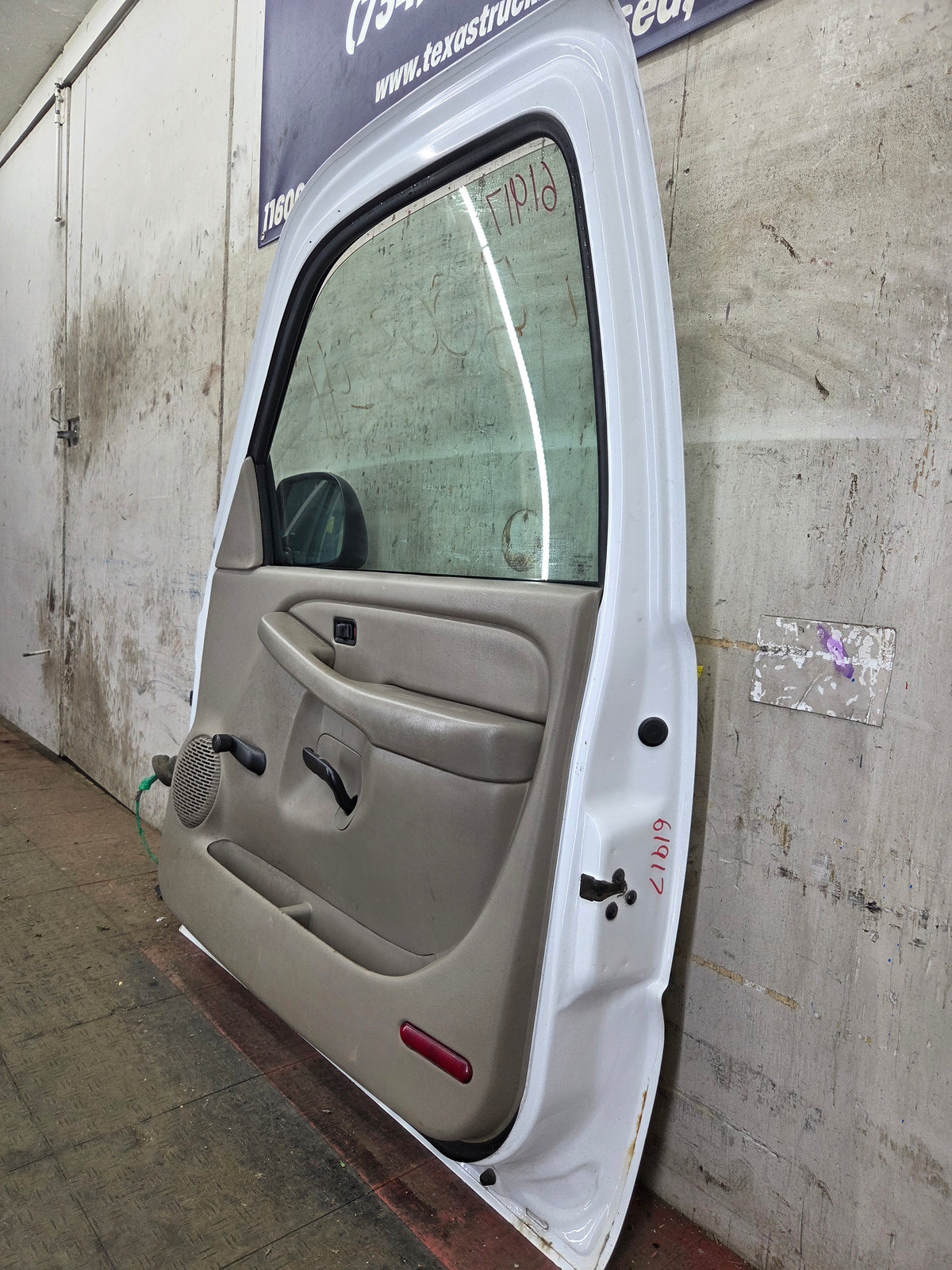 1999-2006 Chevrolet Silverado / GMC Sierra 1500 2500 3500 HD Front Passenger side Door RH