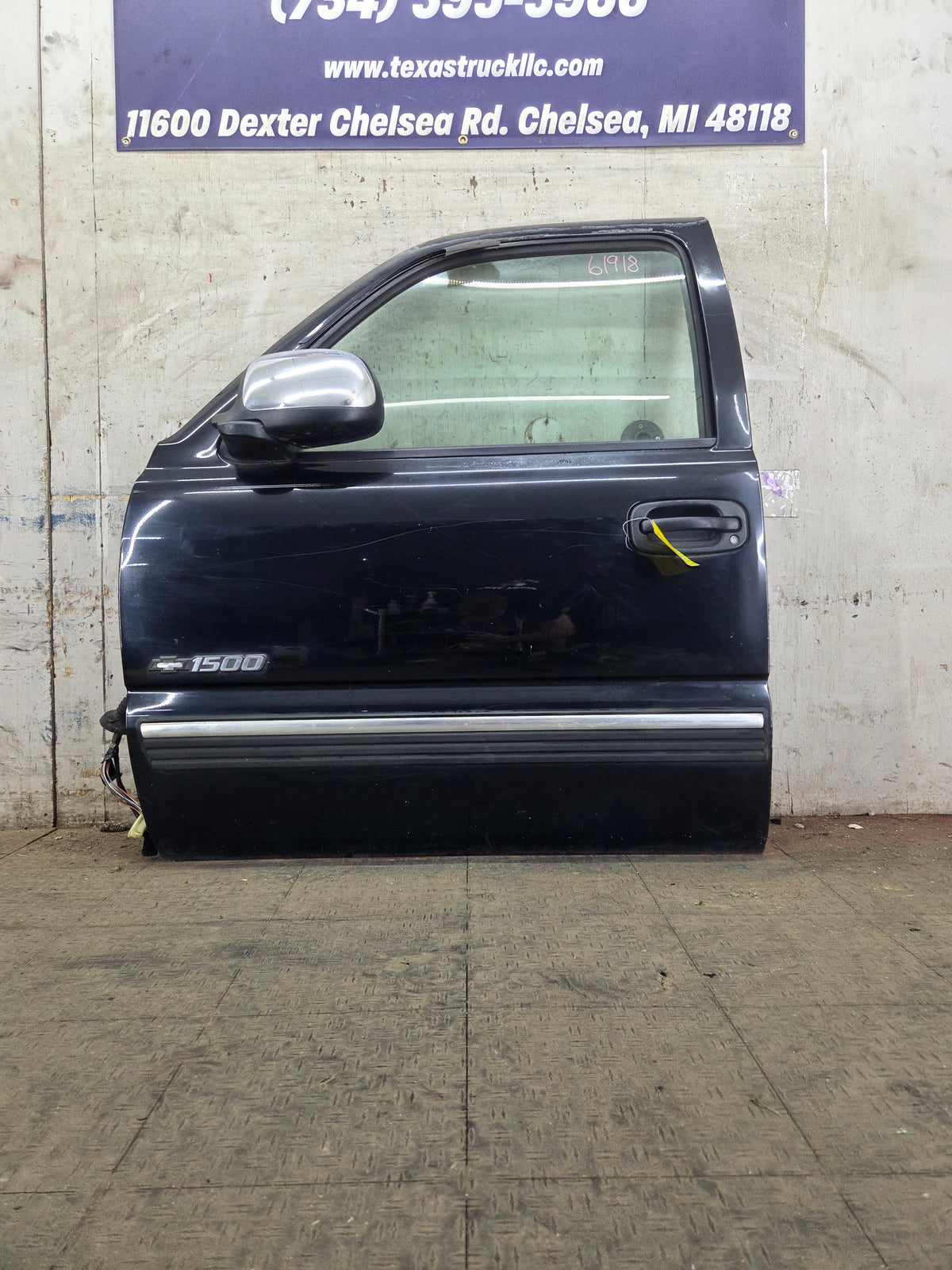 1999-2006 Chevrolet Silverado / GMC Sierra 1500 2500 3500 HD Front Driver Side Door LH
