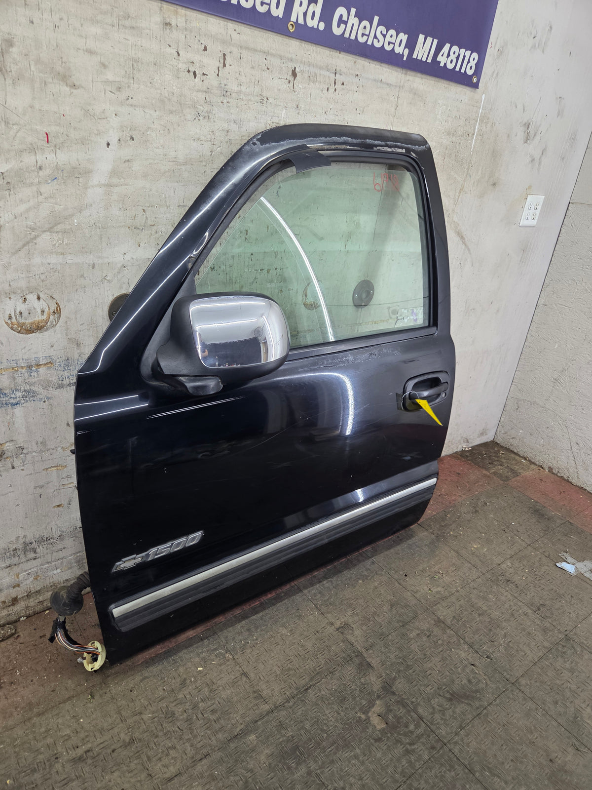 1999-2006 Chevrolet Silverado / GMC Sierra 1500 2500 3500 HD Front Driver Side Door LH