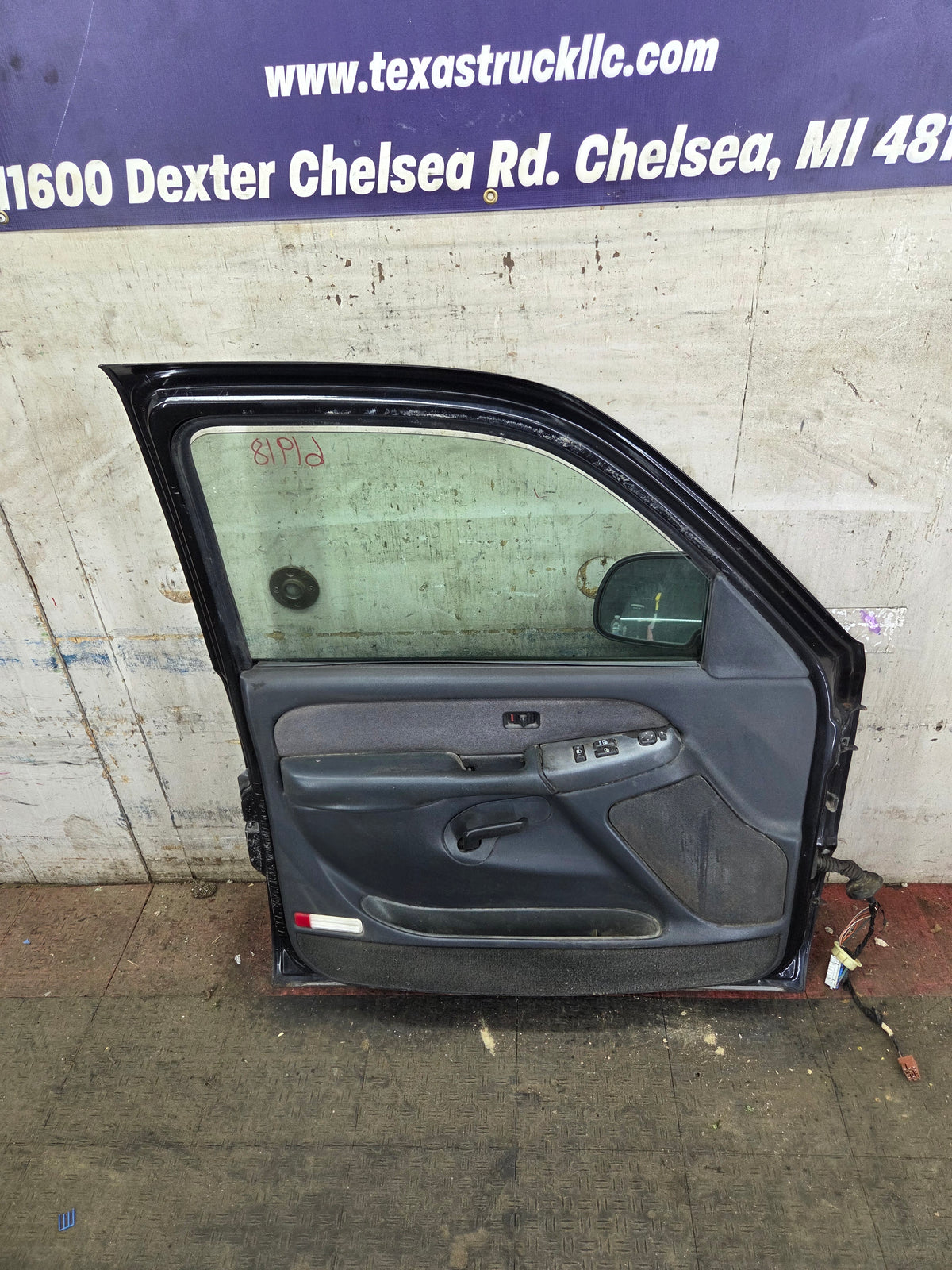 1999-2006 Chevrolet Silverado / GMC Sierra 1500 2500 3500 HD Front Driver Side Door LH