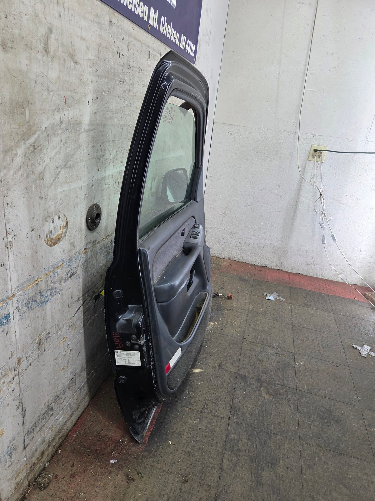 1999-2006 Chevrolet Silverado / GMC Sierra 1500 2500 3500 HD Front Driver Side Door LH