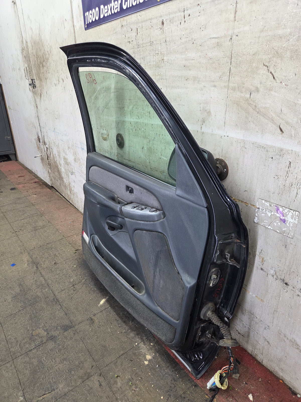 1999-2006 Chevrolet Silverado / GMC Sierra 1500 2500 3500 HD Front Driver Side Door LH