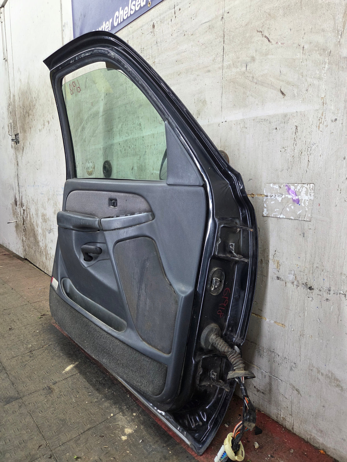 1999-2006 Chevrolet Silverado / GMC Sierra 1500 2500 3500 HD Front Driver Side Door LH