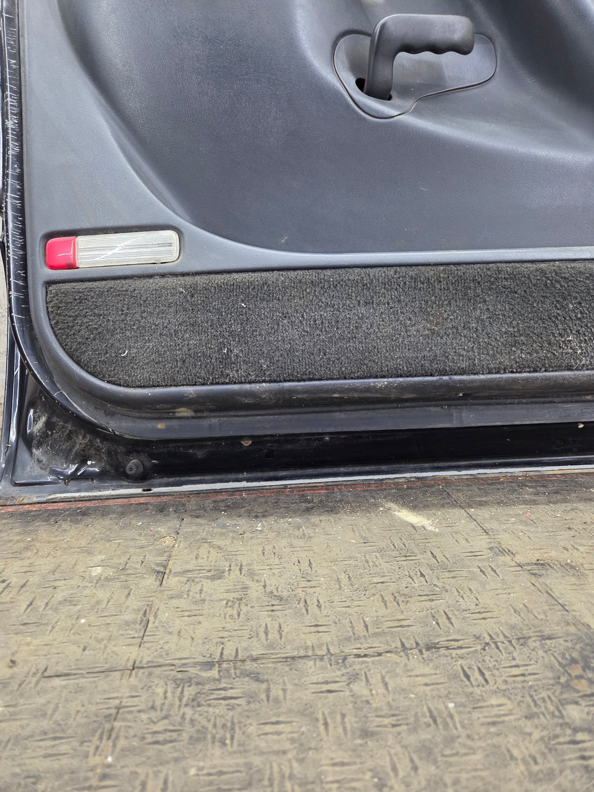 1999-2006 Chevrolet Silverado / GMC Sierra 1500 2500 3500 HD Front Driver Side Door LH